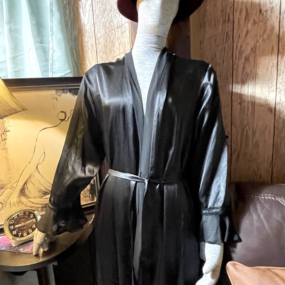 Vintage new with tag beautiful black Oscar De Robe